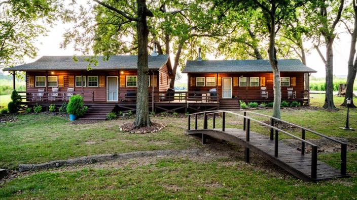 05-Cabins-Exterior-1_3E091475-