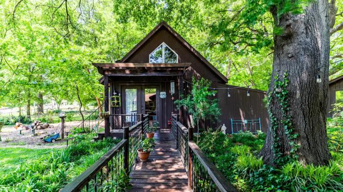 Exterior-1_E589D820-5056-A36A-