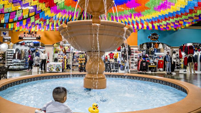 Zales plaza las americas top