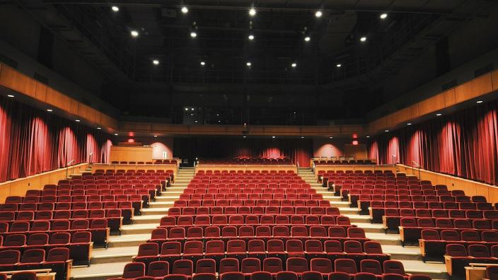 Hamilton town center theater outlet