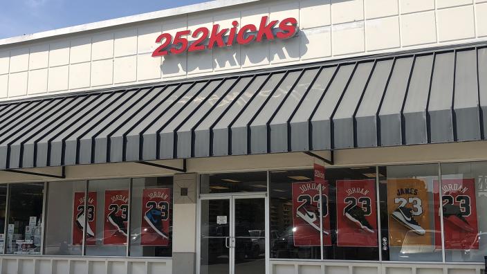 Hot kicks hot sale outlet