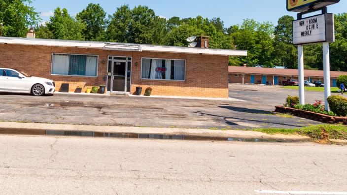 Deluxe inn online