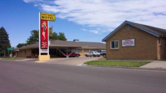Annie Oakley Motel - Oakley KS, 67748