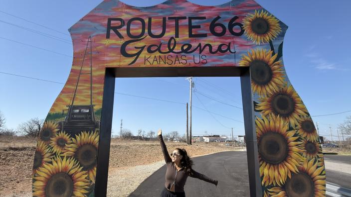 Route 66 Giant Drive-Thru Shield - Galena KS, 66739