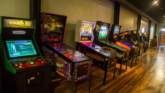 Harrogate's Lounge | Knoxville, TN