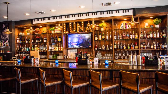 Luna Bar Grill South Lake Charles LA