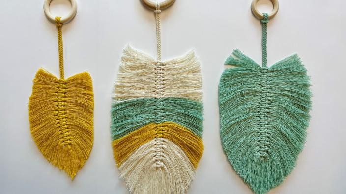 DIY tutorial: create feather earrings