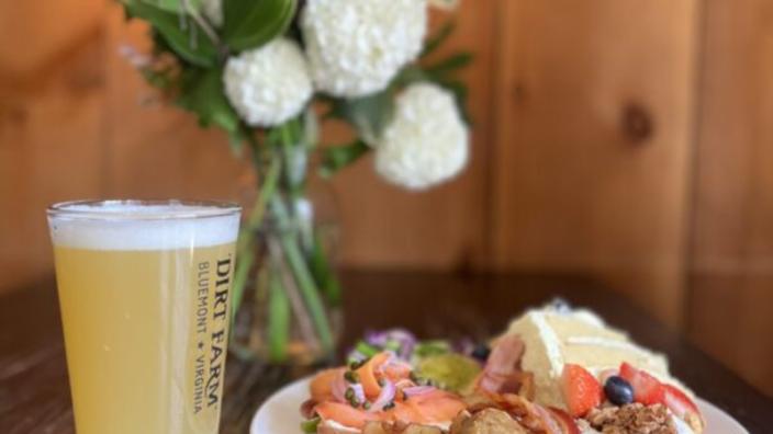 Bush de brunt ブラント モーニングアウト morning out Mother's Day Brunch Buffet & Bouquets at Dirt Farm