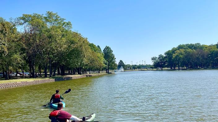 Towne Lake Park Hour