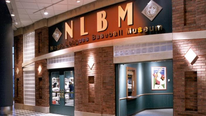 Houston Astros visit Negro Leagues Baseball Museum in Kansas City