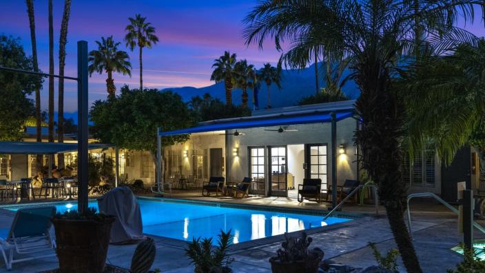 Desert-Paradise-