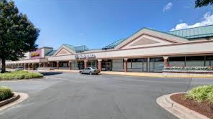 Penn Station Shopping Center | District Heights, MD 20746