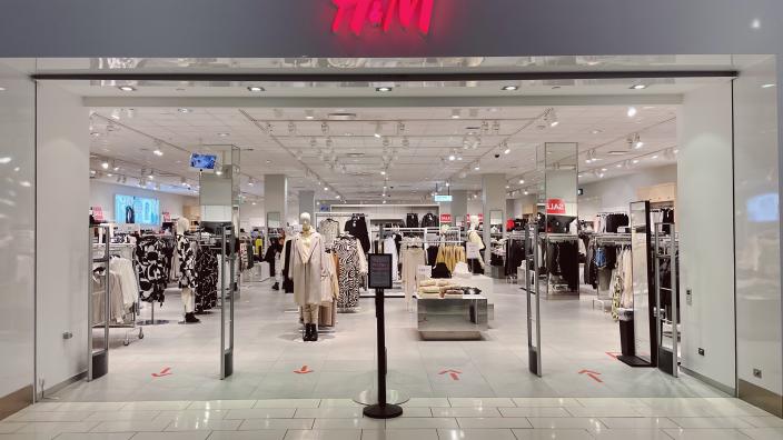 Bayshore mall h&m shop