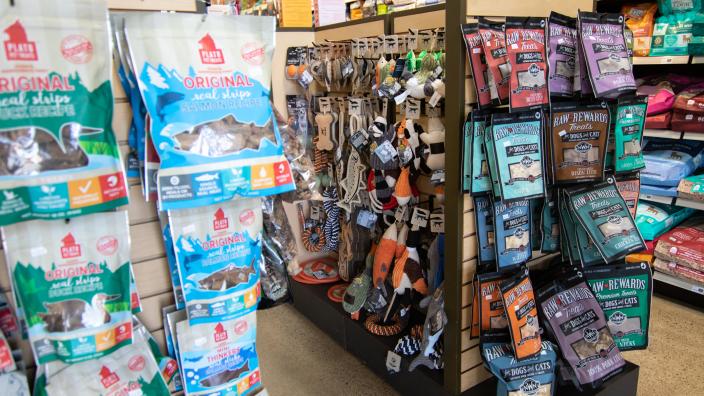 Natural pet supply outlet