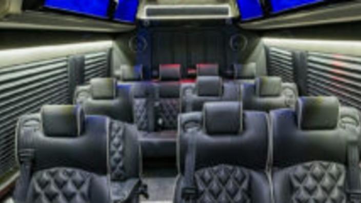 Deluxe Limousine & Worldwide Transportation