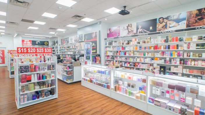 Perfume store in tropical plaza deals
