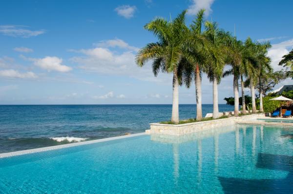 Round Hill Infinity Pool