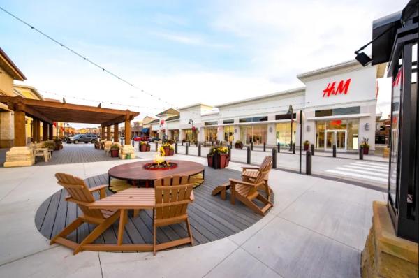 Outdoor shopping mall