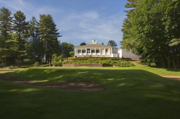 McGregor Links clubhouse in the distance on top of a grassy hill