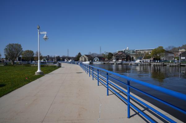 Riverwalk - Lily Comp
