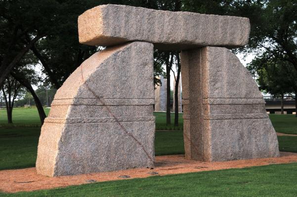 Caelum Sculpture in Arlington, TX