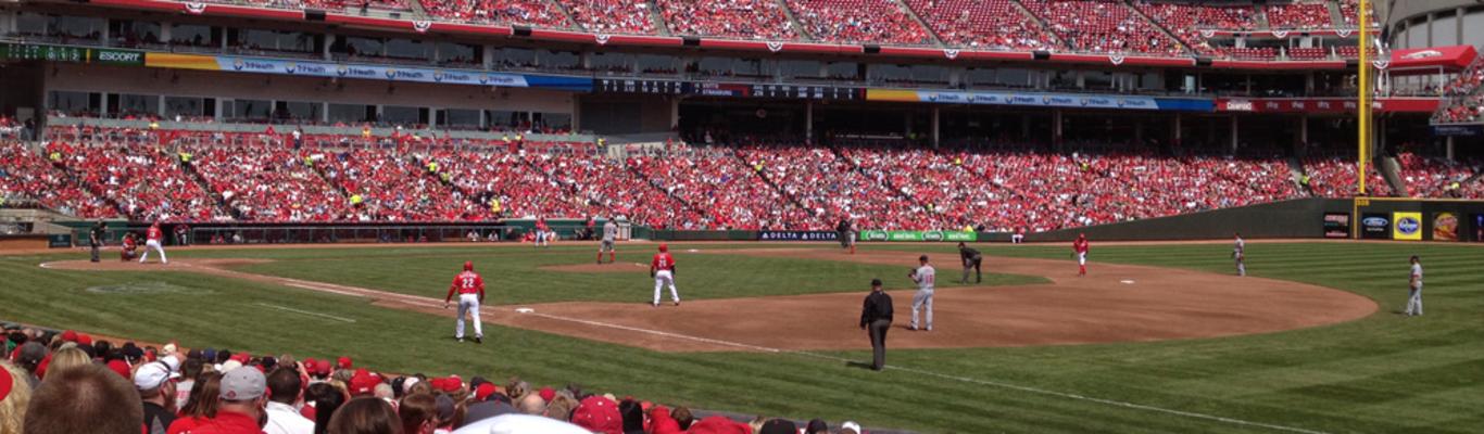 Photos: All the Great Plays from the Cincinnati Reds' Opening Day