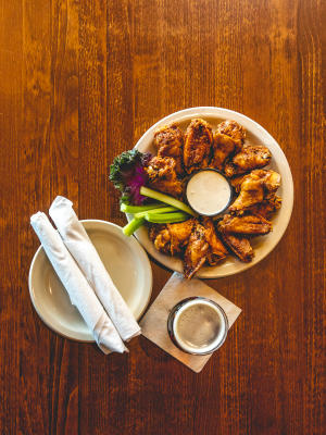 Walt's Pub and Grill wings