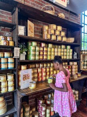 Influencer - Yatzuri Thomas - The Peanut Shop