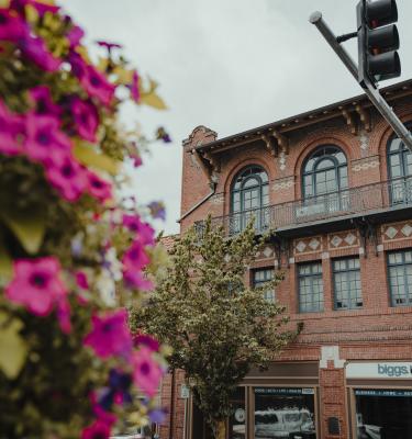 There's a free art market in downtown Vancouver and it's on every Sunday