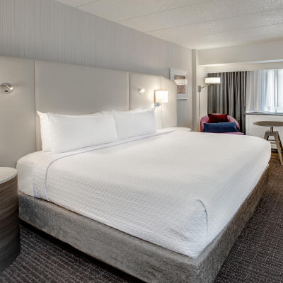 King size bed in Sonesta Columbus Downtown hotel room