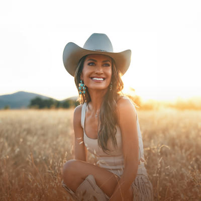 Annie Bosko Headliner