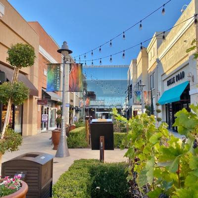 Find Shopping Hubs in Temecula Valley