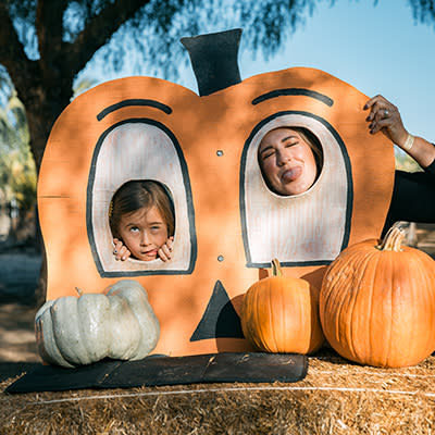 Peltzer pumpkin photo opp 400x400