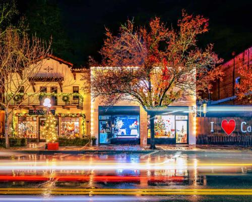 Calistoga at the Holidays at night