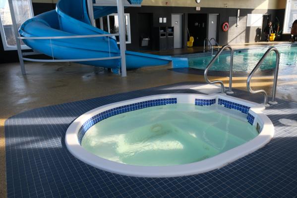 Best Western Blairmore hot tub