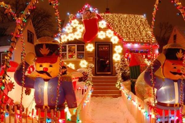 Peteyville-Christmas-Decorations-Hammond-Indiana
