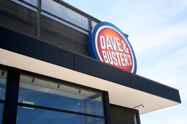 Dave & Busters Exterior