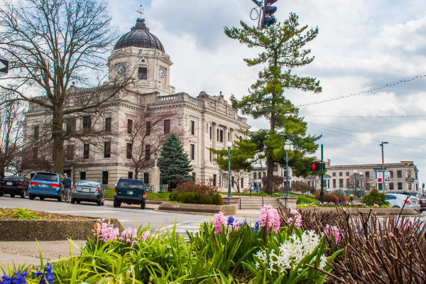 Monroe Country Courthouse (Spring)