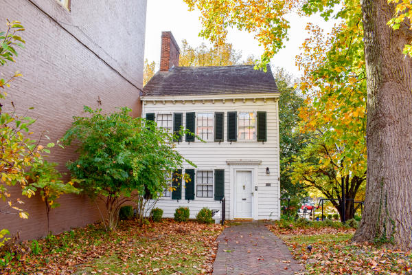 White house built in 1814, Scribner House