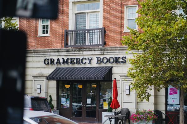 Gramercy Books exterior