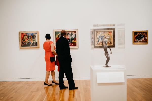 Couple looking at artwork at Columbus Museum of Art