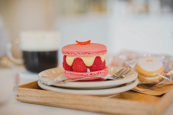 A raspberry macaroon from Mjomii Dessert & Coffee House