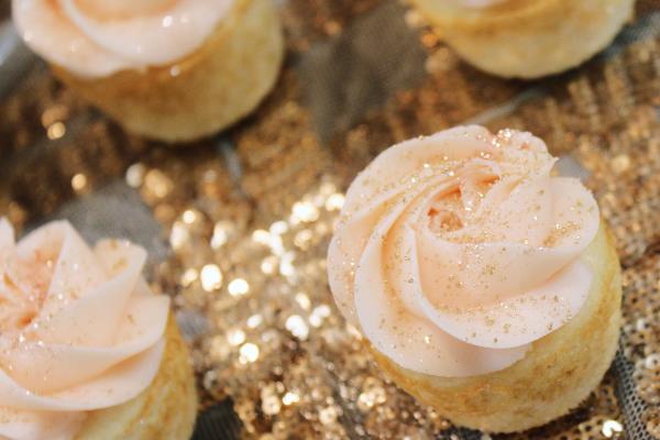 Champagne mini cupcakes with gold glitter