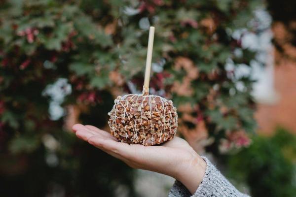 Caramel Apples - Winans Coffee + Chocolates