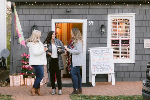 Three girls shopping in Historic Dublin in front of Our CupCakery