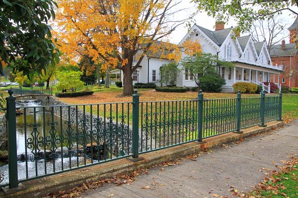 Foster-Cottage-Museum-Clifton-Springs-Exterior-fall-leaves-side