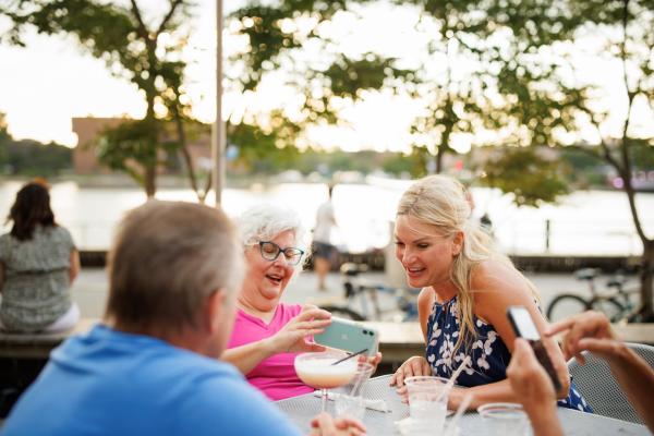 People dining at Hagemeister Park