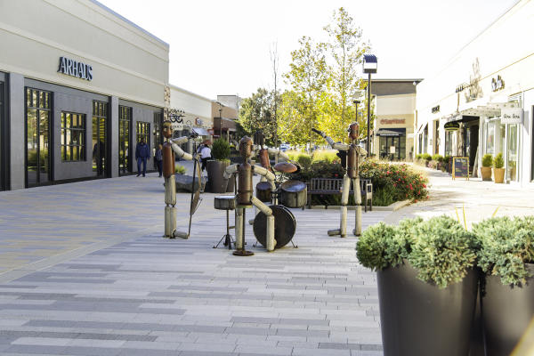 Mall in Columbia Plaza