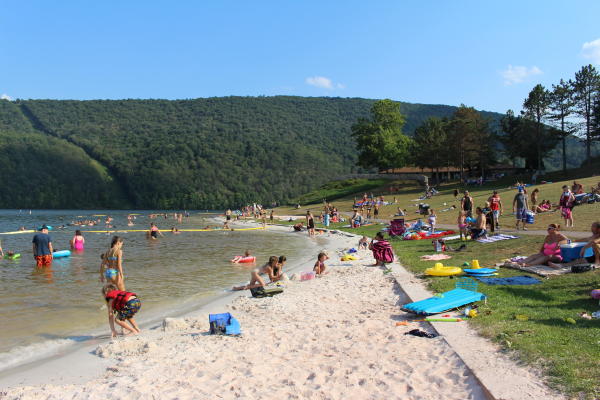 Families having fun at Seven Points Beach