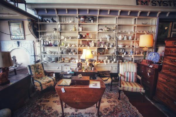 Antiques and Art Market